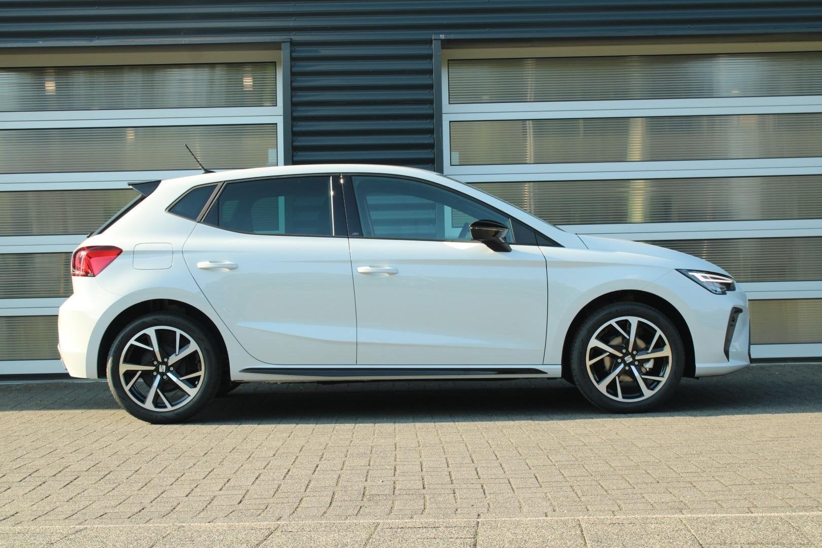 SEAT Ibiza 1.0 EcoTSI 95pk FR Business Connect | Achteruitri, Voorwielaandrijving, 12 maanden, Stof, 95 pk