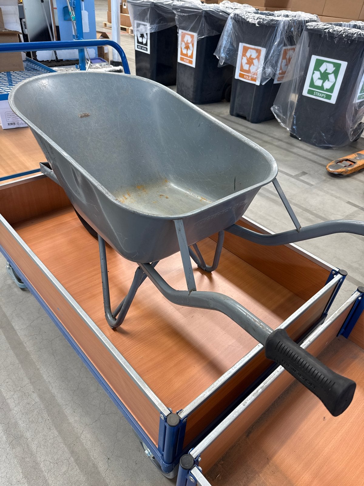 Stevige kruiwagen - Ideaal voor tuin en bouw, Tuin en Terras, Kruiwagens, Ophalen, Gebruikt, Handmatig, Eenwielig
