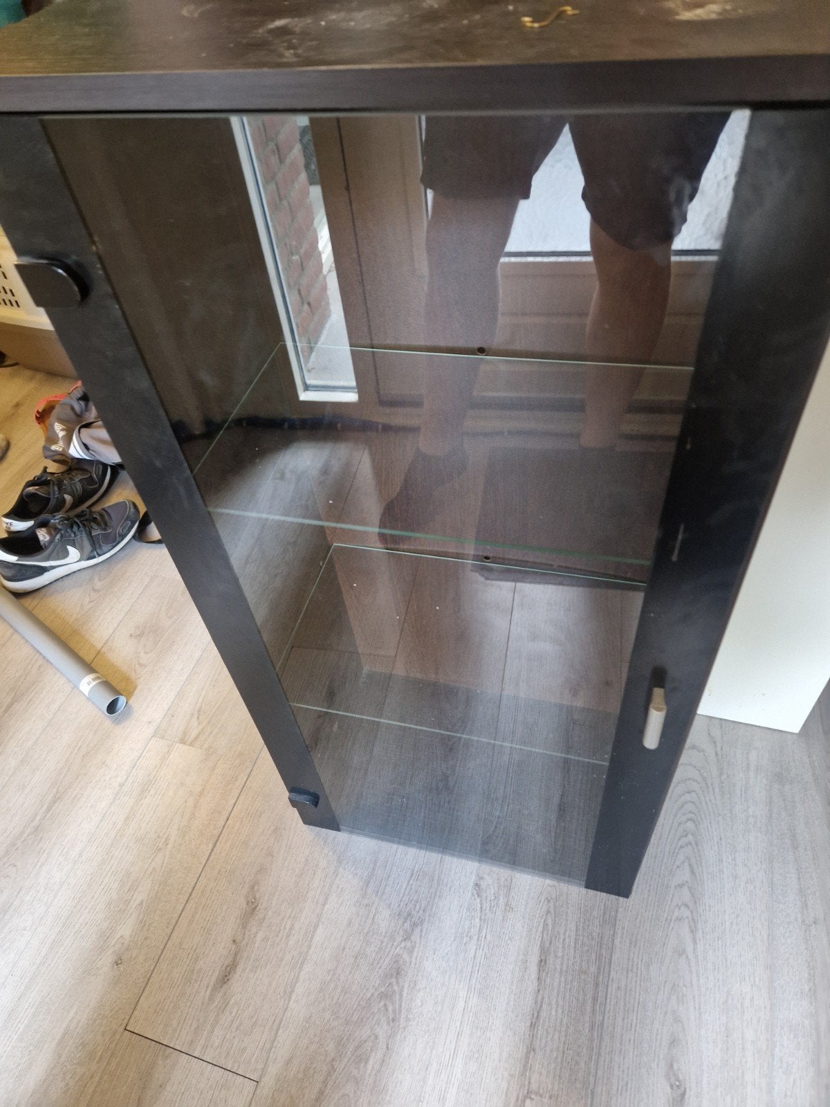Glazen vitrinekast met planken en deuren, Minder dan 50 cm, 100 tot 150 cm, Overige houtsoorten, Ophalen of Verzenden