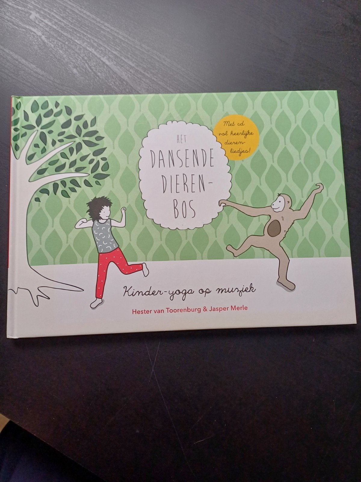 Jasper Merle - Kinderyoga op muziek, Meditatie of Yoga, Ophalen of Verzenden, Zo goed als nieuw, Instructieboek