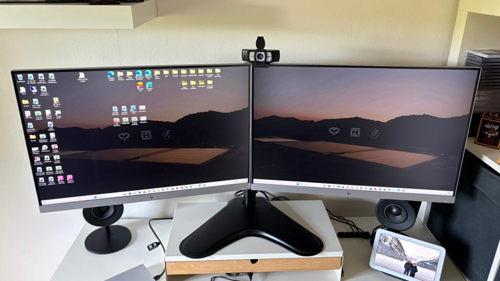 2x HP E243i met stand en HP dock/ webcam, Computers en Software, Monitoren, Gebruikt, 60 Hz of minder, DisplayPort, HDMI, In hoogte verstelbaar