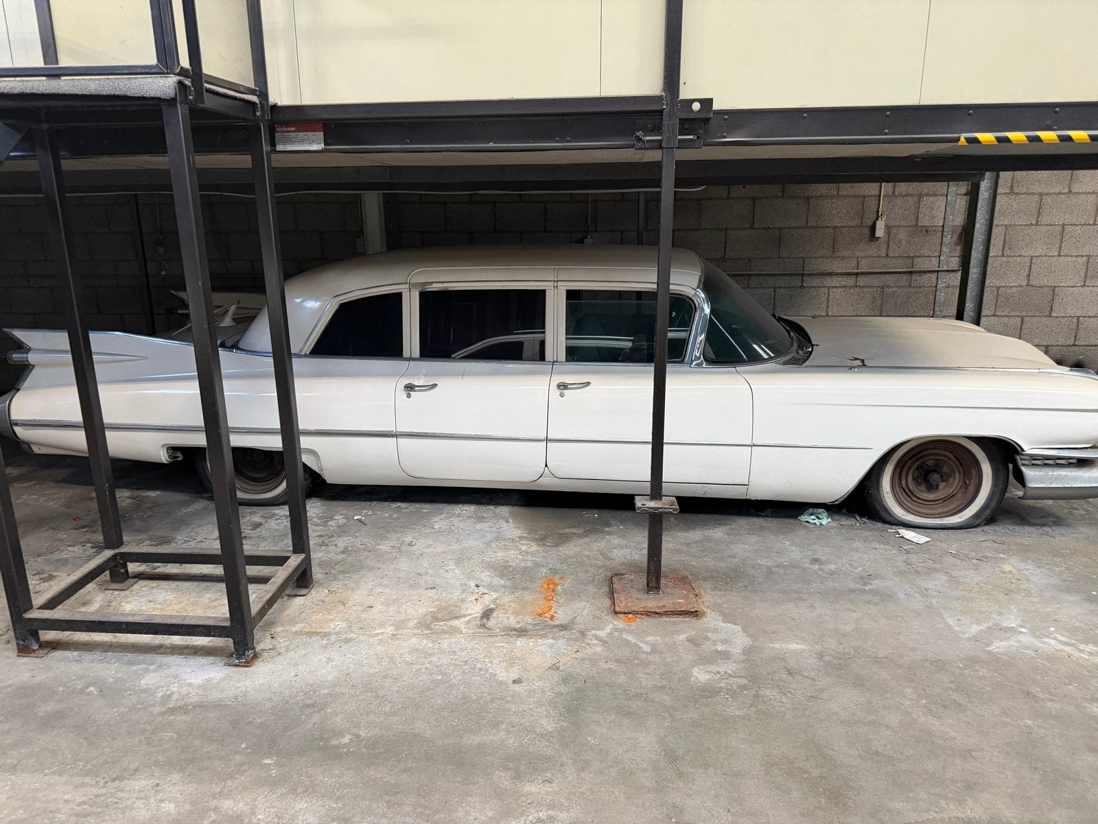 Cadillac, 1959, limo, 7 persoons, barnfind, Auto's, Achterwielaandrijving, Leder en Stof, Grijs, Particulier