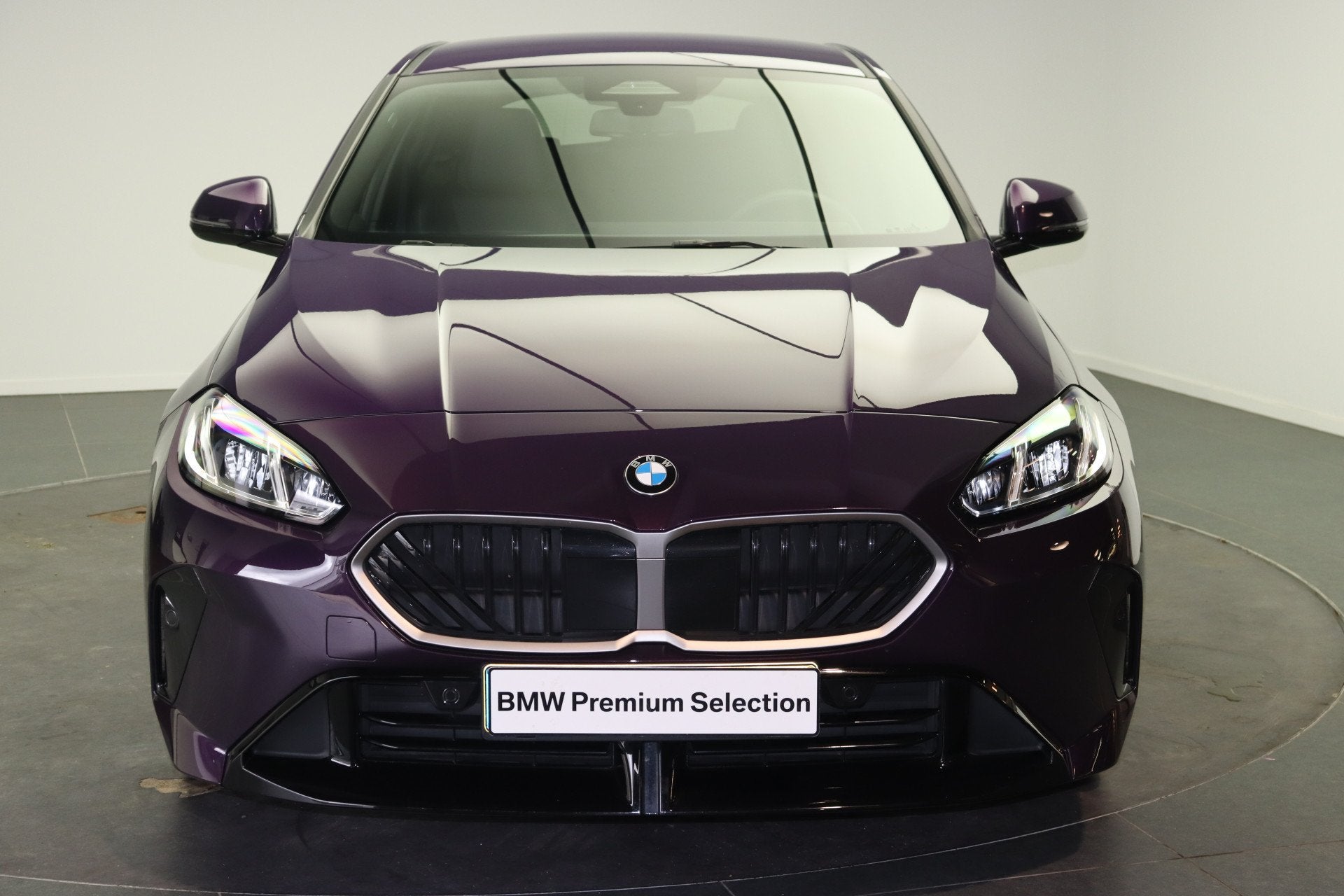 BMW 1 Serie 120 M Sport Automaat / Sportstoelen / Achteruitr, Auto's, Gebruikt, Met garantie (alle), Parkeercamera, Bedrijf
