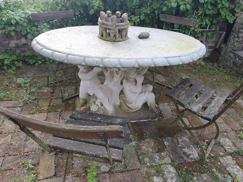 Antieke zware stenen tafel met 4 koffiehuisstoelen, Antiek en Kunst, Ophalen
