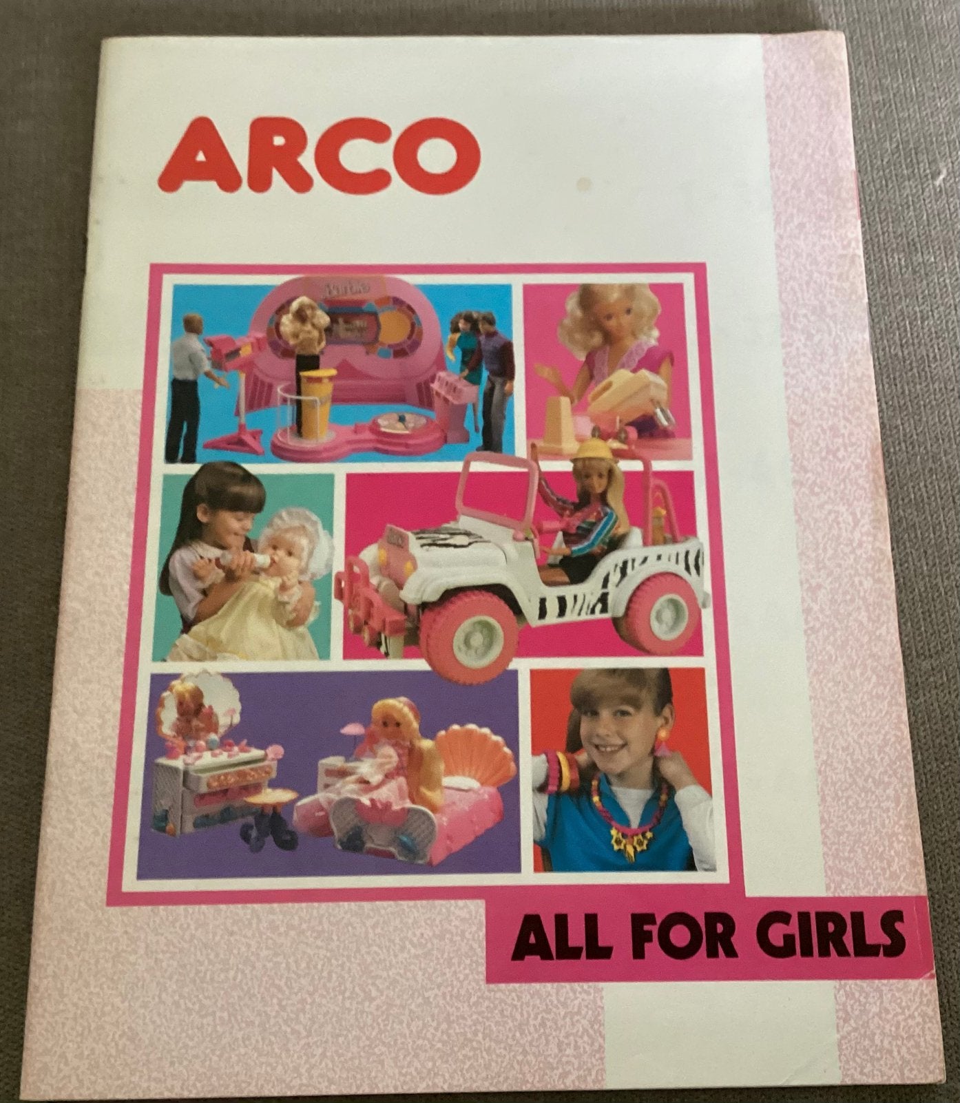 VHTF 1987 Hong Kong Mattel Arco winkel catalogus,Barbie ,LLL, Verzamelen, Poppen, Ophalen, Zo goed als nieuw, Pop