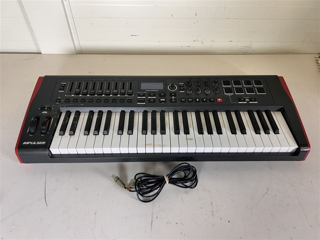 A7516. Impulse 49 Novation midi keyboard