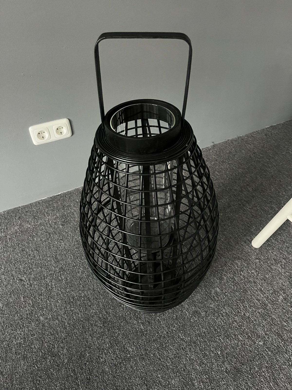 Grote zwarte kandelaar/windlicht, Huis en Inrichting, Woonaccessoires | Kandelaars en Kaarsen, Ophalen, Zo goed als nieuw, Metaal