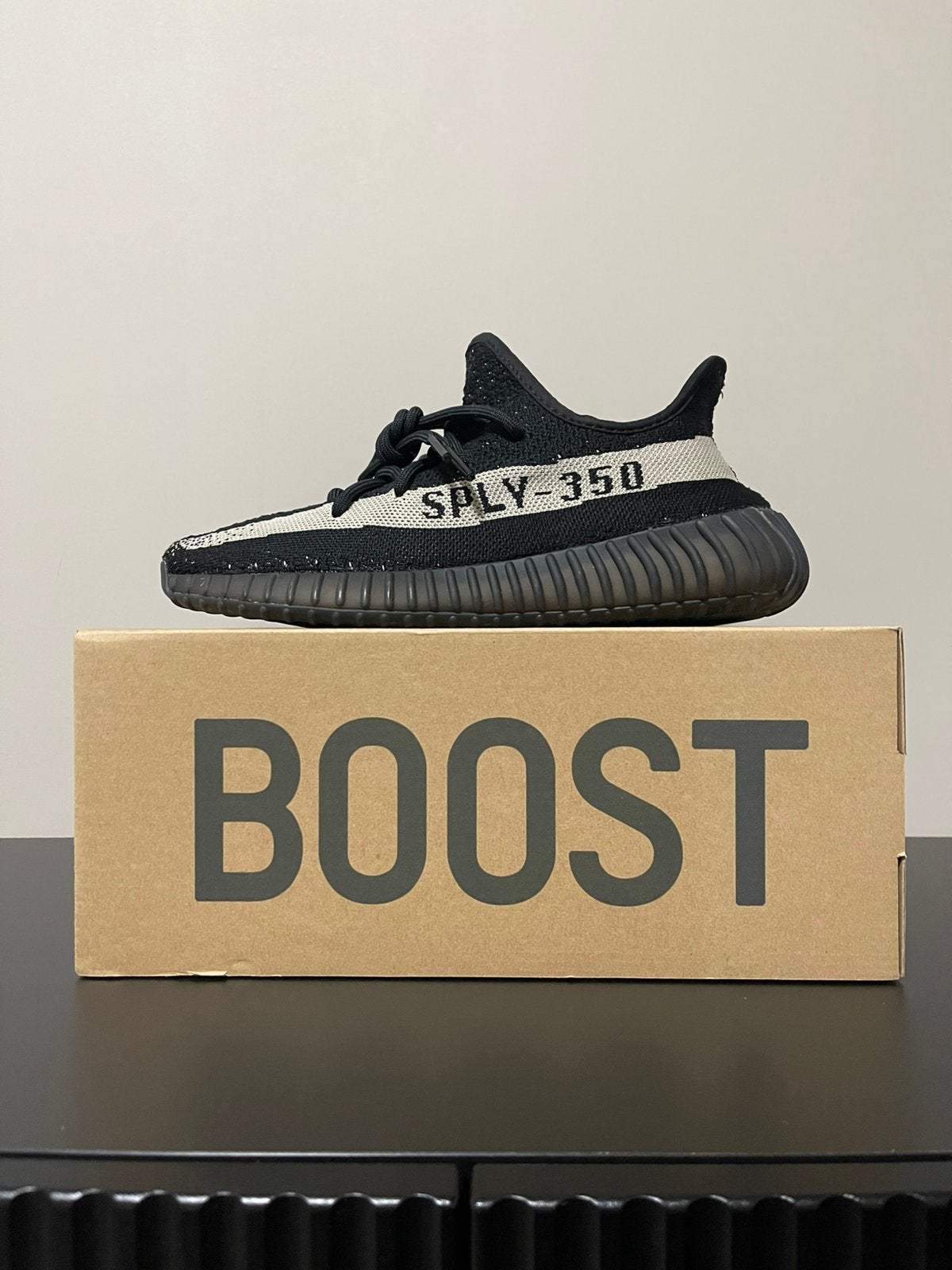Yeezy Boost 350 V2 ‘Oreo’ mt 41 1/3, Ophalen of Verzenden, Zo goed als nieuw, Zwart