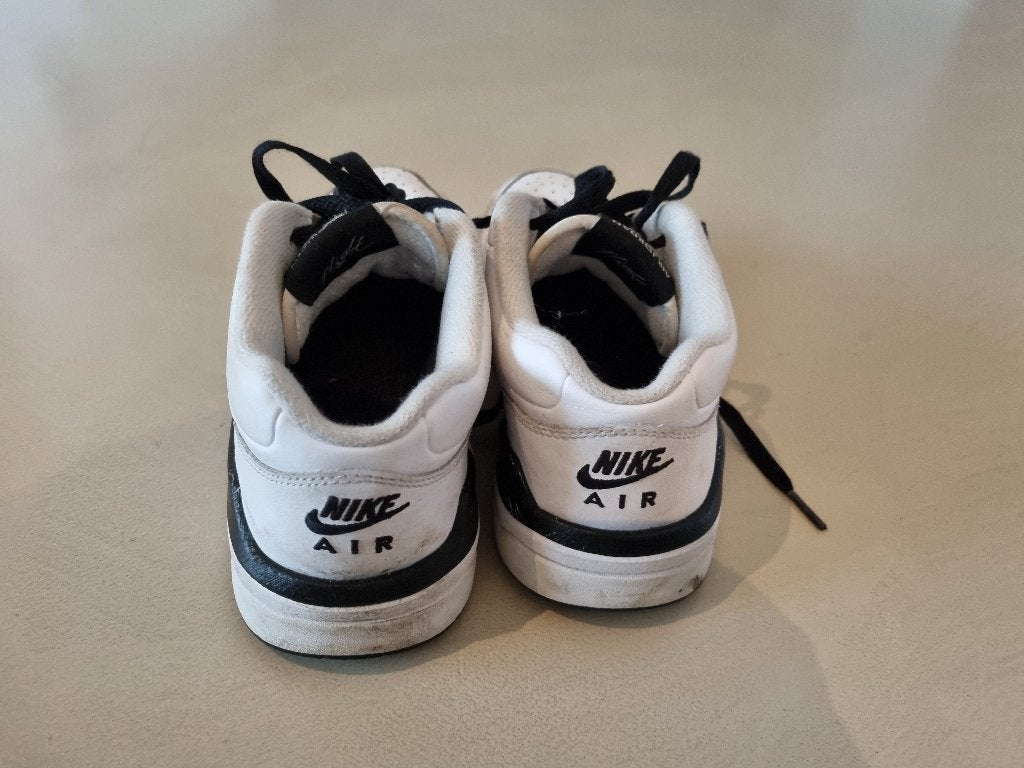 Nike Air Jordan sneakers - Wit met zwart, Kleding | Heren, Wit, Ophalen of Verzenden, Sneakers of Gympen, Gedragen