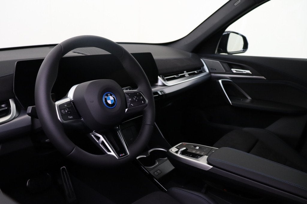 BMW iX1 eDrive20 M Sport / Panoramadak / Achteruitrijcamera, Auto's, BMW, Zwart, Zwart, Nieuw, SUV of Terreinwagen