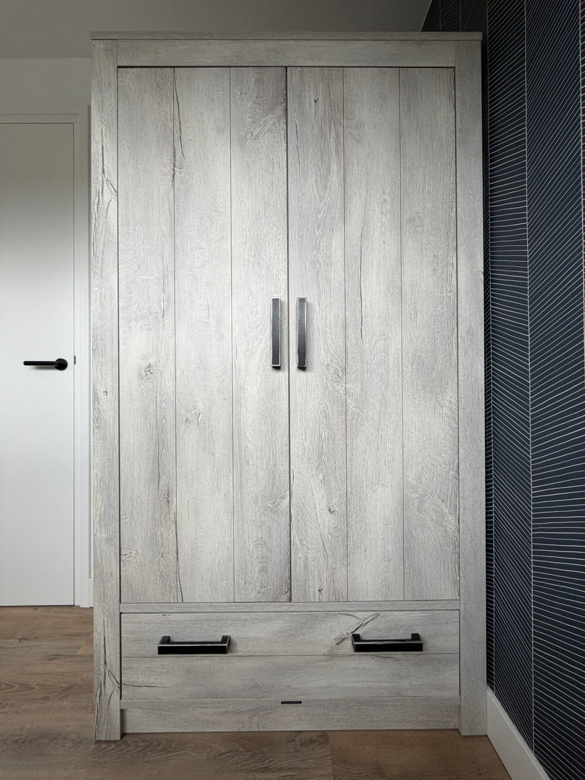 Kinderkamer grijs hout Kidsmill (bed, kleding- en nachtkast), Gebruikt, 75 cm of meer, 150 tot 200 cm, Modern