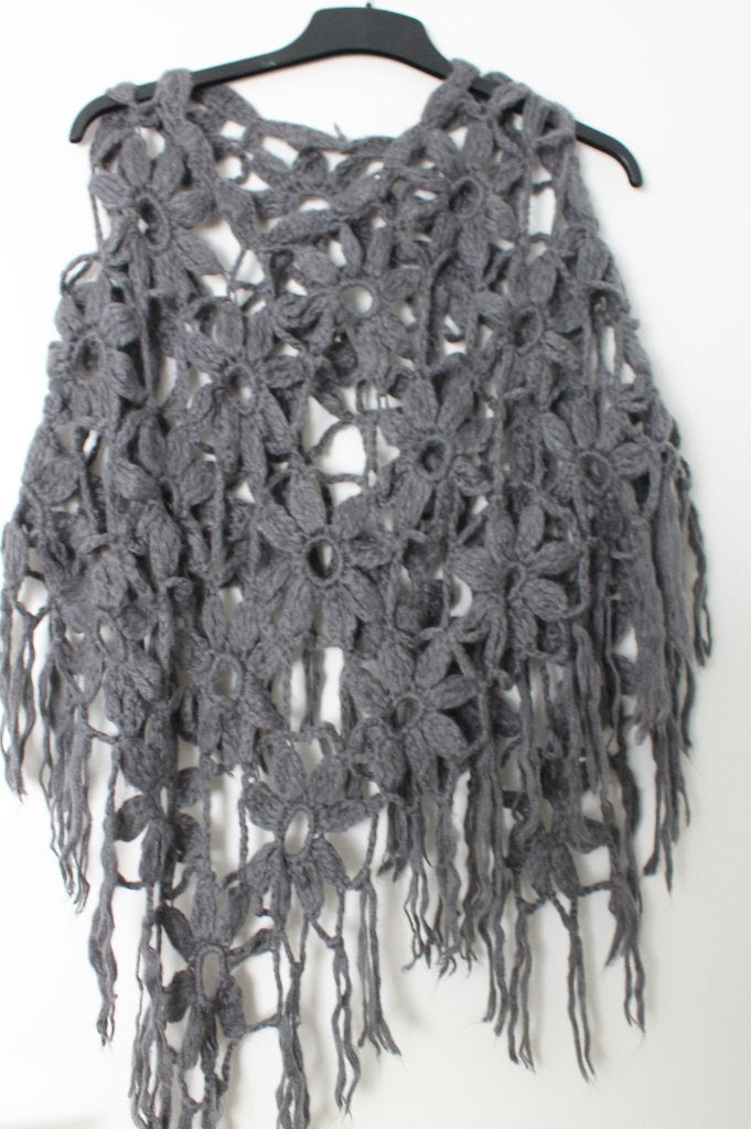 Donkergrijze gehaakte poncho, Kleding | Dames, Maat 38/40 (M), Verzenden, Nieuw, Onbekend