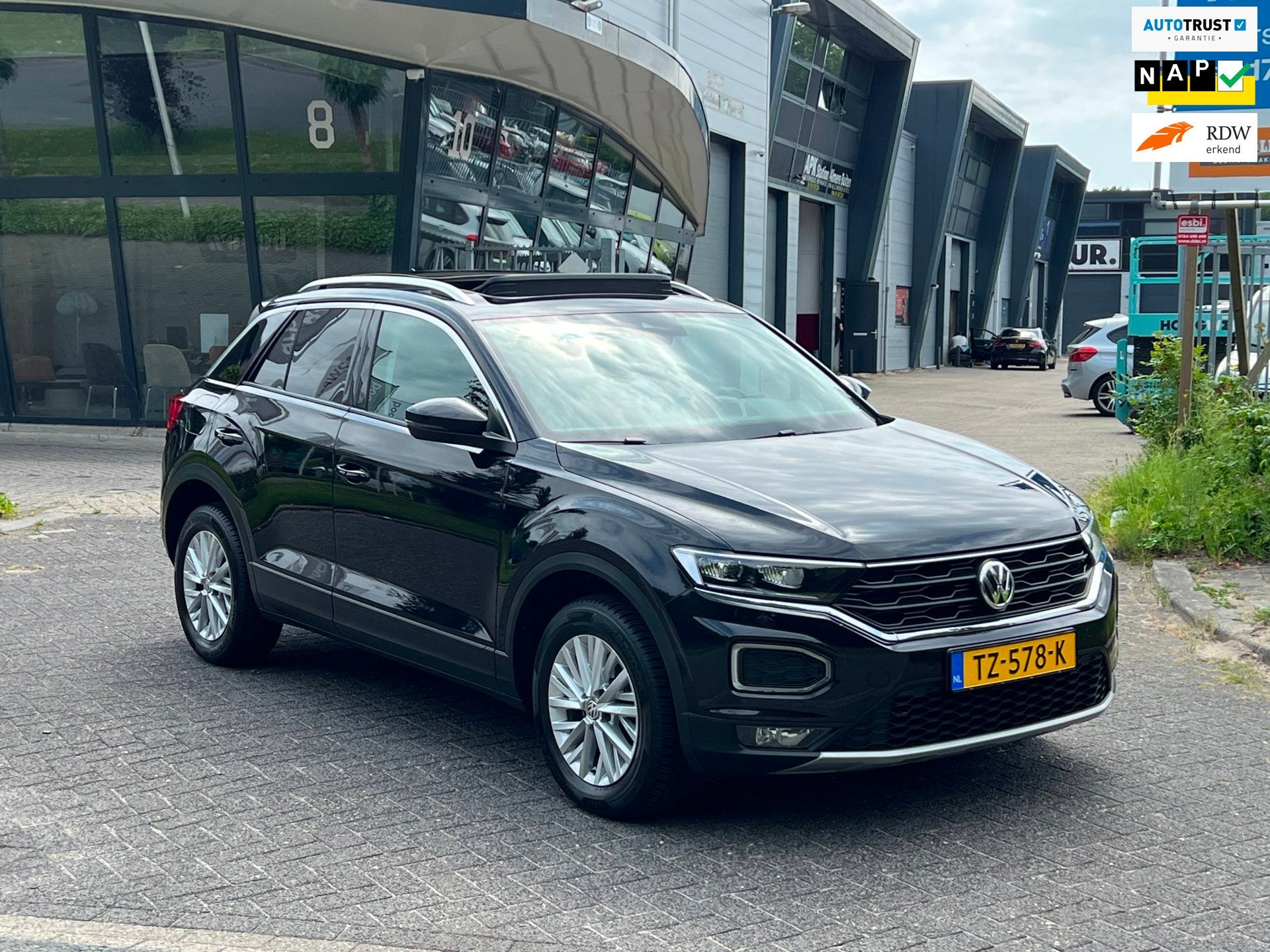 Volkswagen T-Roc 1.0 TSI 6-Bak LED PANO CARPLAYY NAP!, Auto's, Voorwielaandrijving, Dealer onderhouden, Stof, Gebruikt
