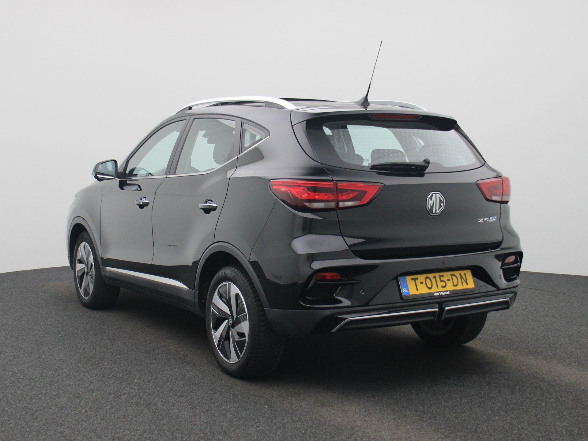 MG ZS EV Long Range Luxury 70 kWh | Panorama dak | 360 camer, Auto's, MG, 12 maanden, Gebruikt, ZS, Zwart