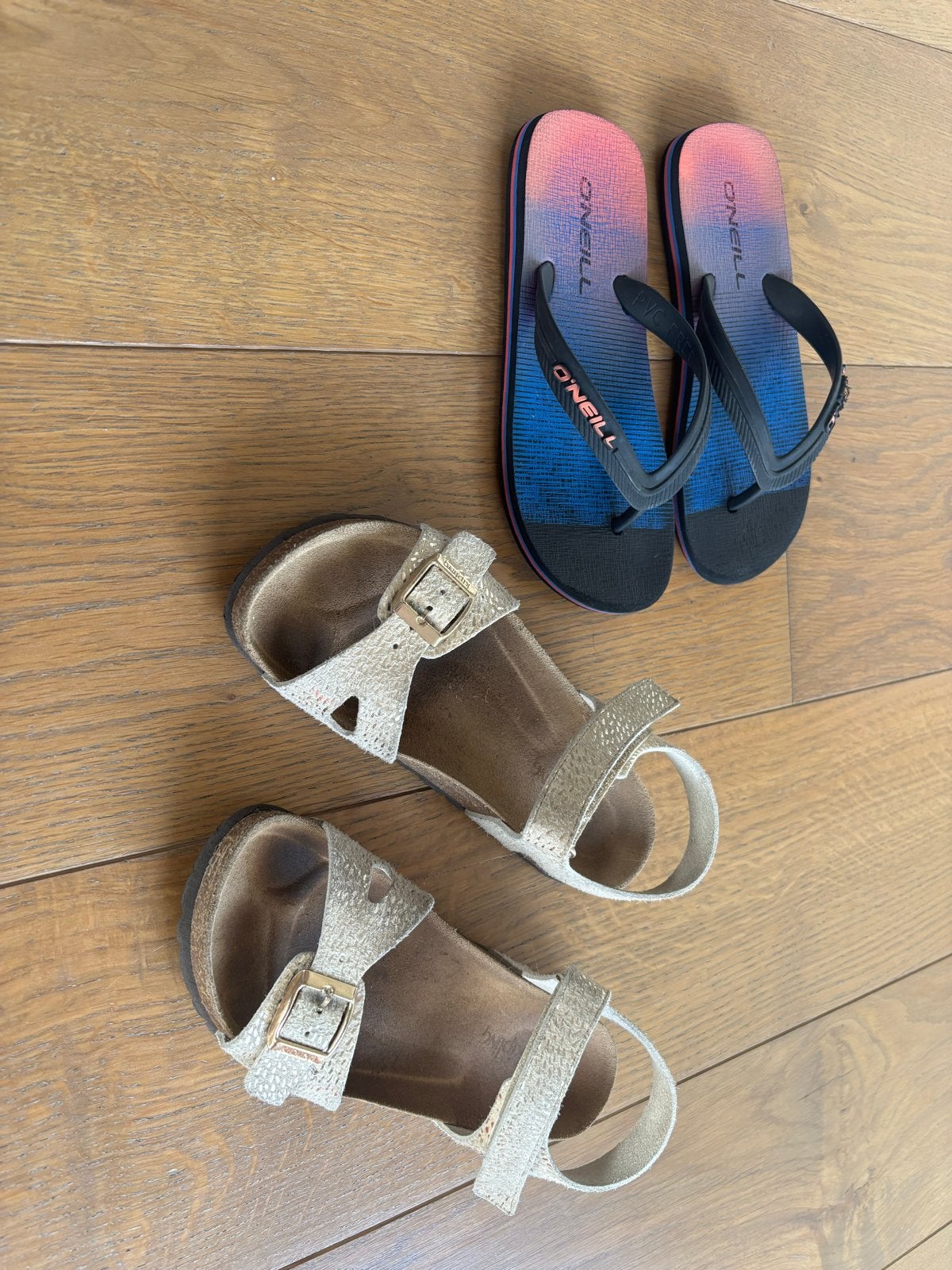 Kipling sandalen en O'Neill teenslippers - Maat 32/33, Ophalen, Gebruikt, Meisje, Overige typen