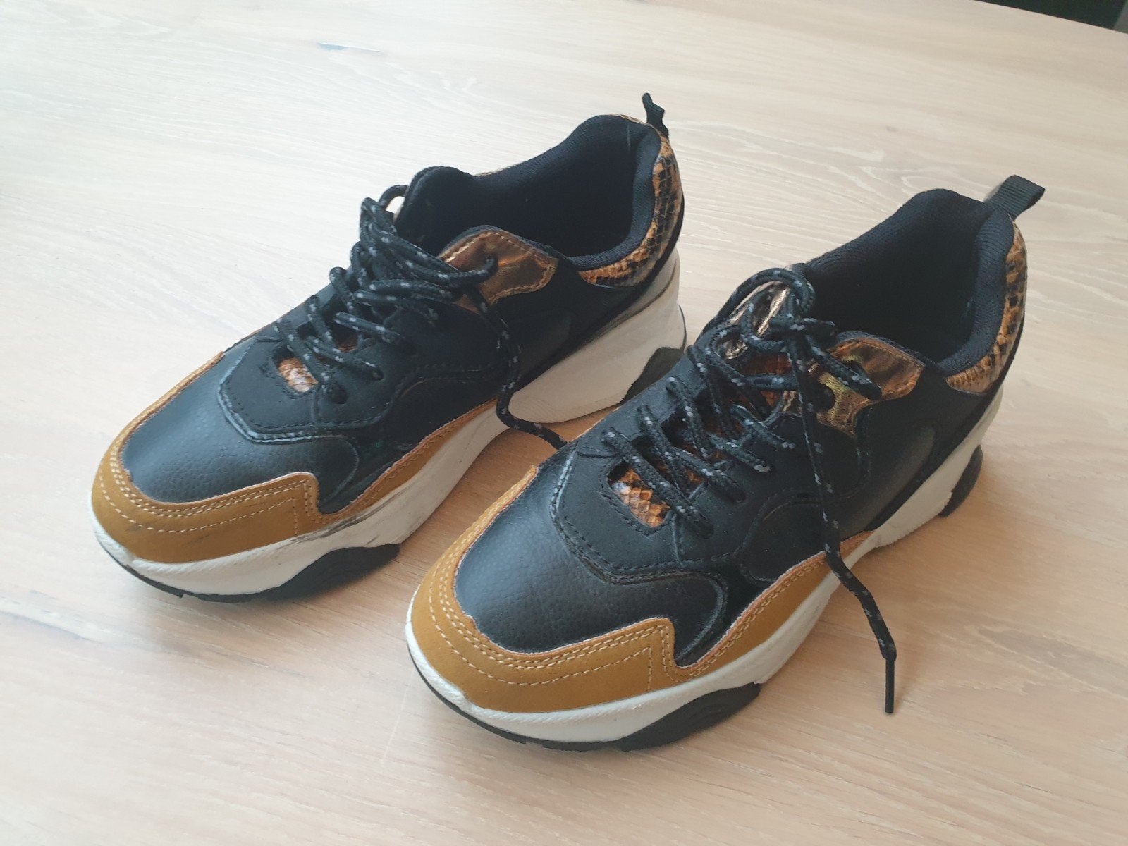 Trendy Oxmox sneakers met slangenprint en dikke zool, Oxmox, Zwart, Ophalen of Verzenden, Sneakers of Gympen