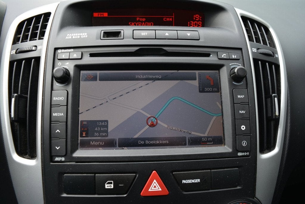 Kia Cee'd Sporty Wagon 1.4 CVVT Navigator Plus Pack | Navi |, Auto's, Kia, Voorwielaandrijving, Euro 5, Stof, 4 cilinders