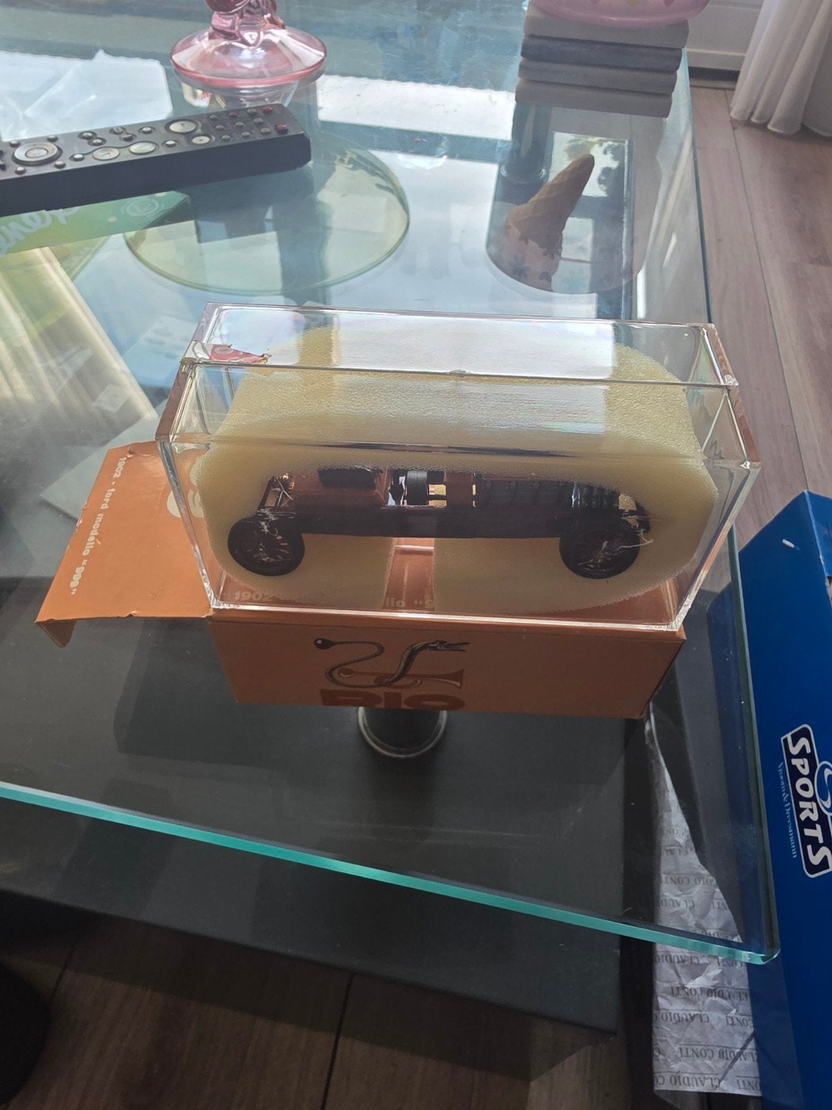 Modelauto 1902 Ford Modeltje in vitrine, Overige merken, 1:50 of kleiner, Auto, Ophalen of Verzenden