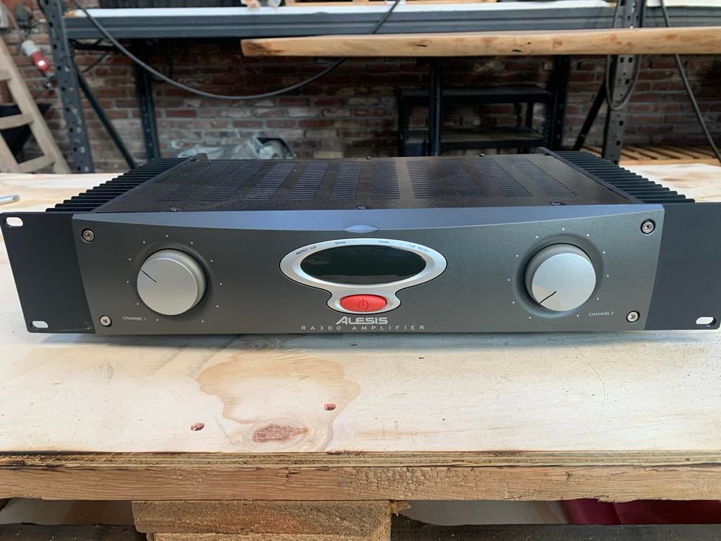 Alesis RA300 muziek versterker, Muziek en Instrumenten, Ophalen, Gebruikt
