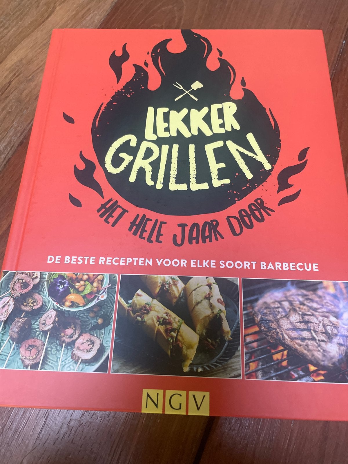 Lekker Grillen Het Hele Jaar Door - Barbecue Kookboek, Boeken, Vegetarisch, Voorgerechten en Soepen, Ophalen of Verzenden, Zo goed als nieuw