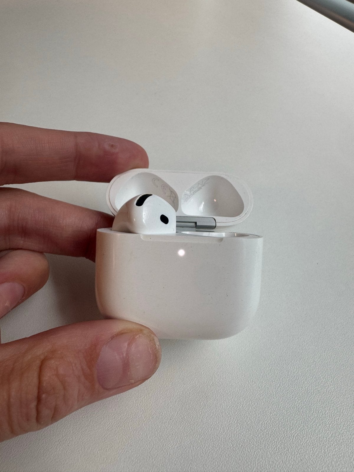 Apple AirPod 2e generatie met oplaadcase (rechteroordopje o, Ophalen, In-ear, Gebruikt, Bluetooth