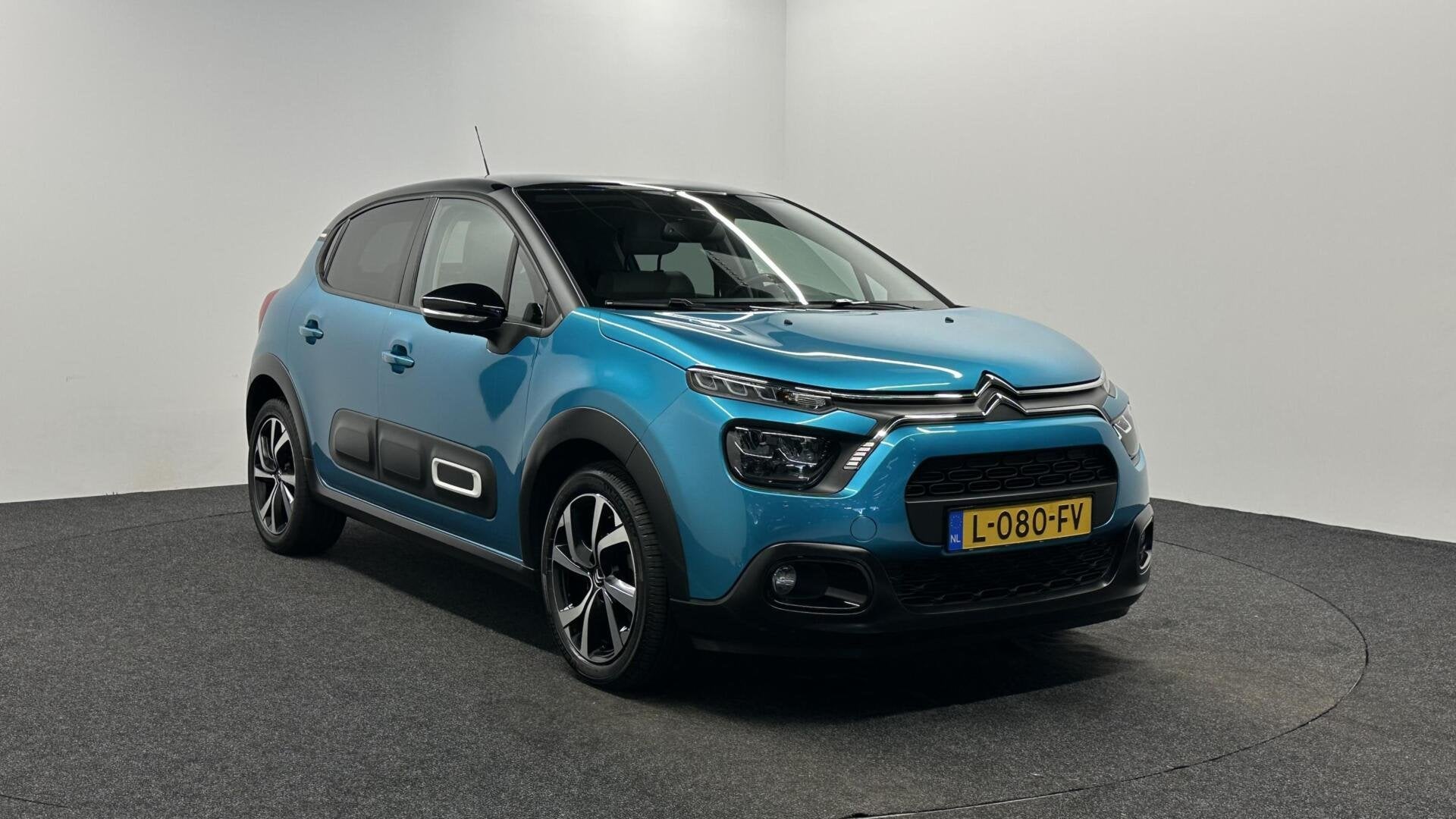 Citroen C3 1.2 PureTech Shine CAMERA NAVI ECC CRUISE CARPLAY, Auto's, 450 kg, Gebruikt, 1199 cc, Met garantie (alle)