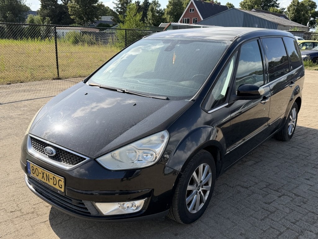 Ford Galaxy 2.0-16V Ghia 7 PERSOONS| CLIMA| CRUISE| TREKHAAK, Auto's, Ford, Stof, Gebruikt, 7 stoelen, Zwart