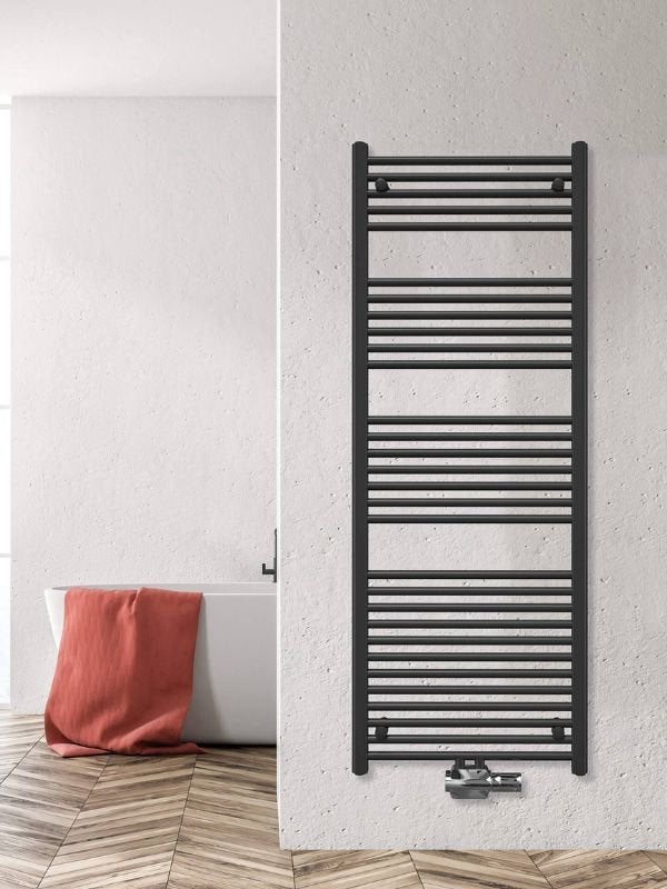De smalste badkamer radiator 40 cm breed in wit en zwart