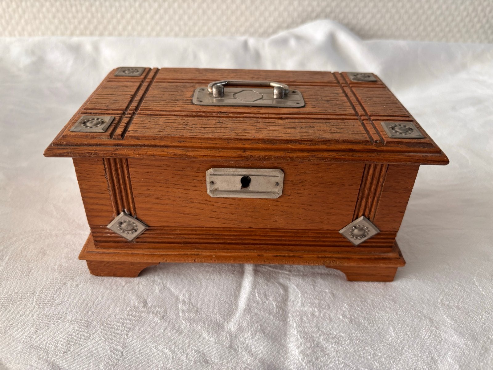 Antieke houten kist met metalen beslag en slotje., Antiek en Kunst, Ophalen of Verzenden