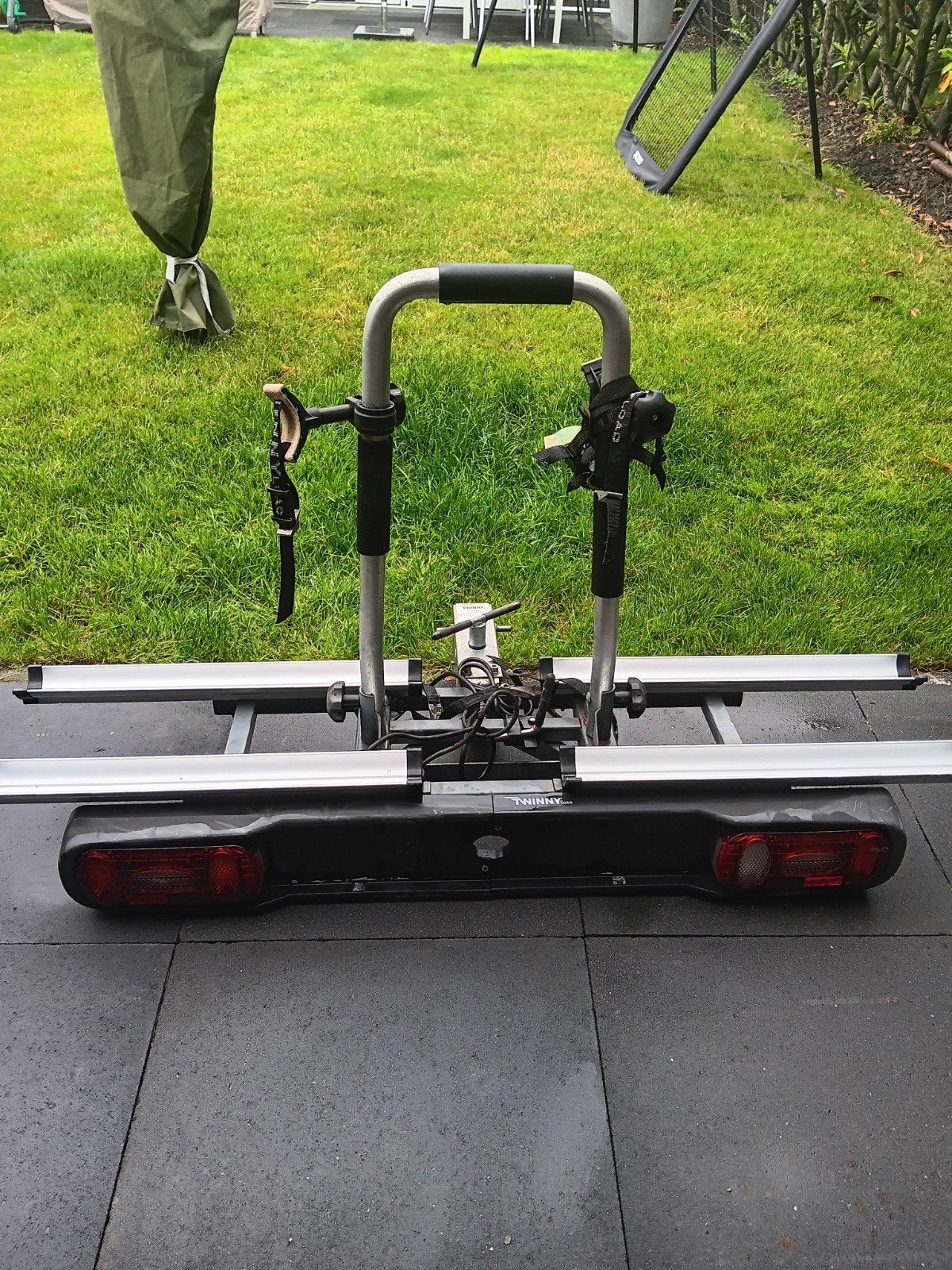 Twinny Load e-BASE kantelbaar trekhaakdrager z.g.a.n., Ophalen, Zo goed als nieuw, 2 fietsen, Trekhaakdrager