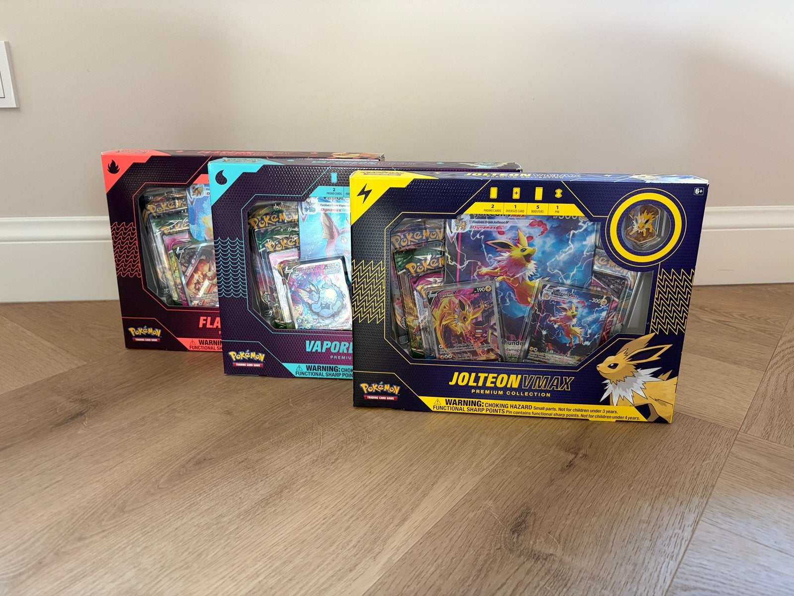 Jolteon, Vaporeon & Flareon Premium Collection Set - sealed, Ophalen of Verzenden, Nieuw, Overige typen, Foil