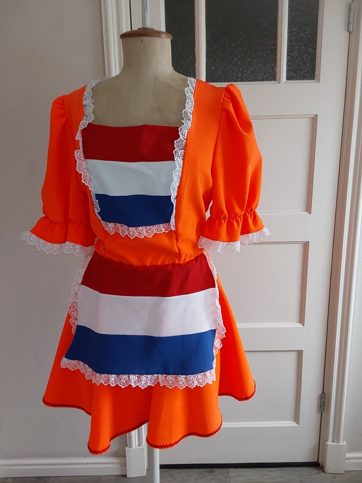 Oranje Neon  jurkje  maat 42, Ophalen of Verzenden, Nieuw, Maat 42/44 (L), Carnaval