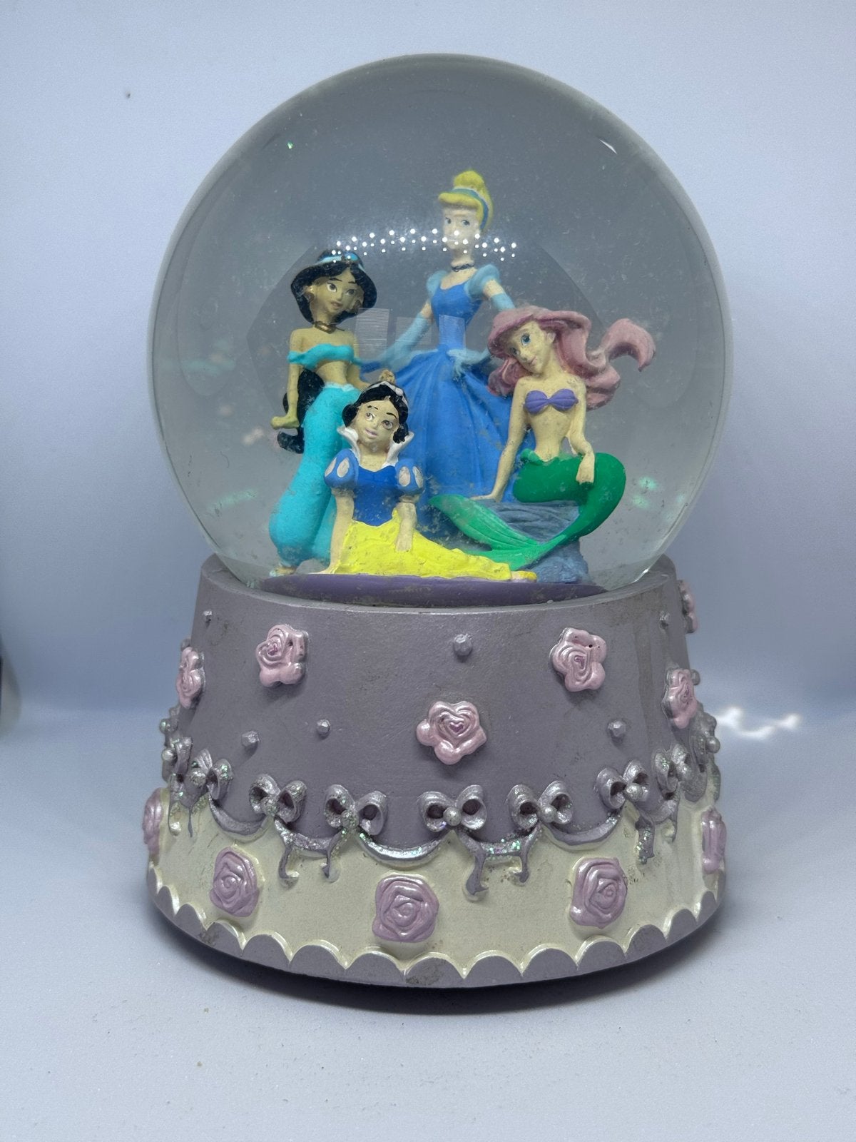 Disney Sneeuwbol met Prinsessen - Muziekdoosje, Ophalen of Verzenden, Assepoester of Belle, Gebruikt, Beeldje of Figuurtje
