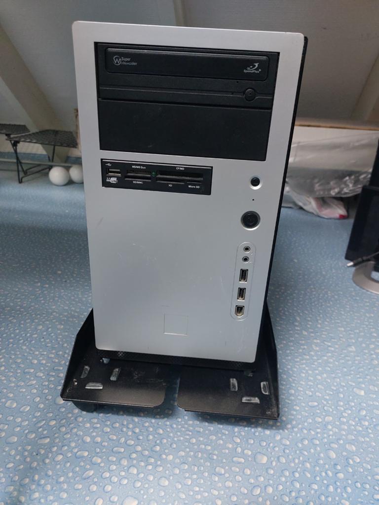 Complete Computer: Antec NSK3480 met Monitor & Toebehoren, Met monitor, Gebruikt, 2 tot 3 Ghz, 8 GB