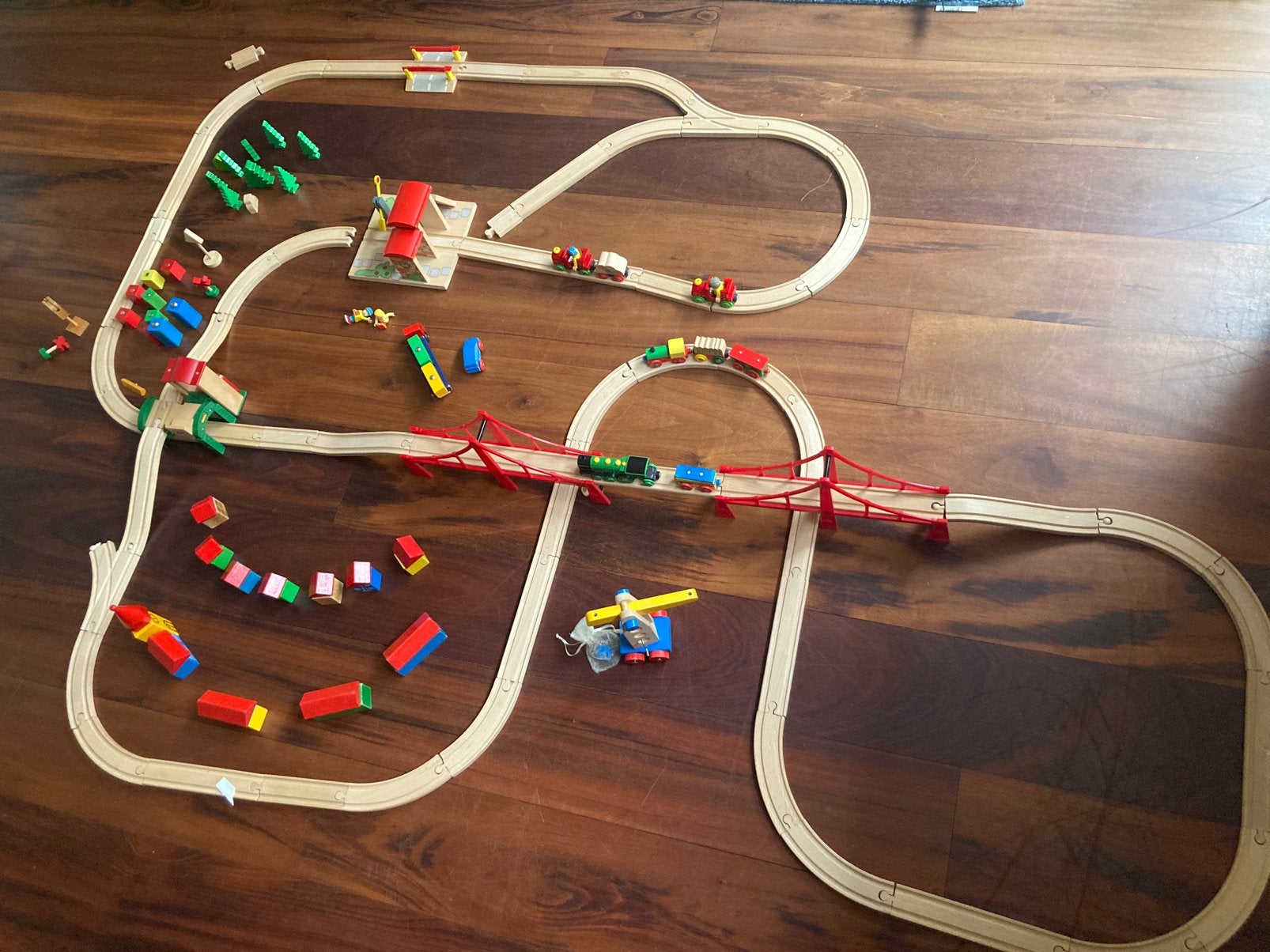 Brio treinbaan met veel accessoires., Ophalen, Gebruikt