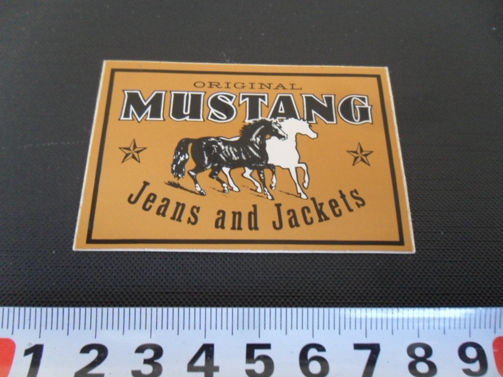sticker 189 logo mustang jeans and jackets, Ophalen, Zo goed als nieuw