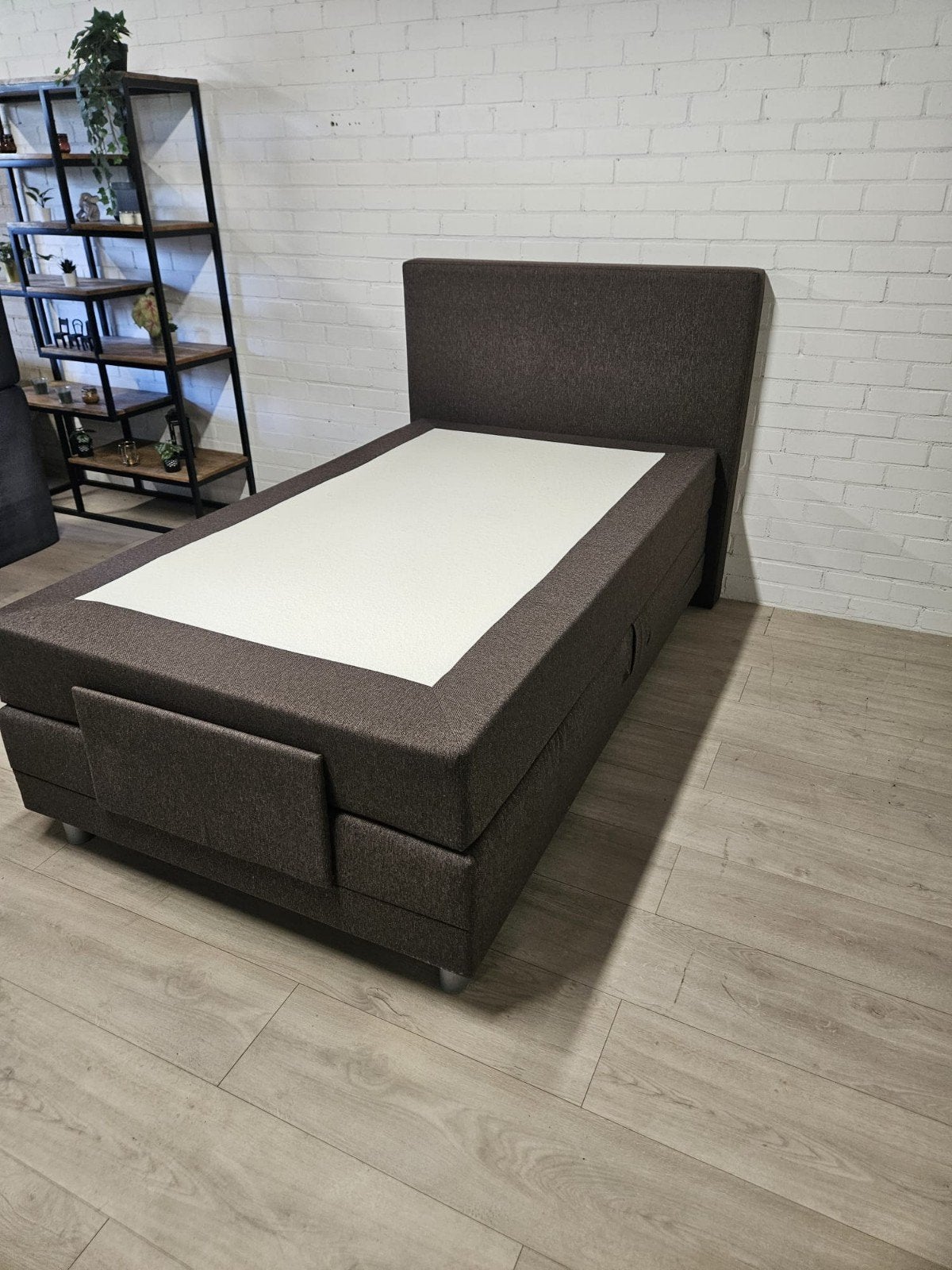 Electrische Boxspring Bruin 120x200, Ophalen, Bruin, Zo goed als nieuw, Twijfelaar