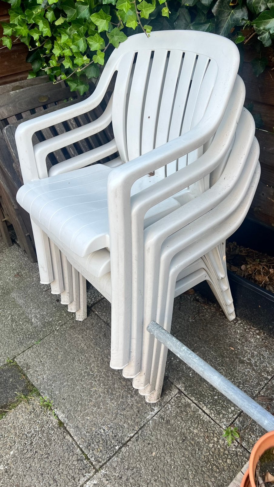 5 witte kuipstoelen, Ophalen, Gebruikt, Kunststof