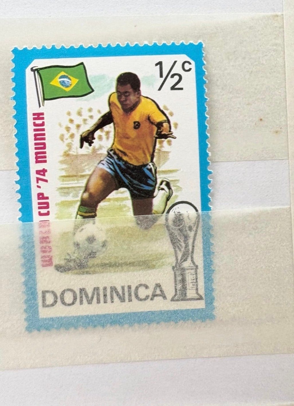 Postzegel Dominica World Cup '74 München Voetbal, Verzamelen, Ophalen of Verzenden, Gebruikt, Buitenlandse clubs, Overige typen