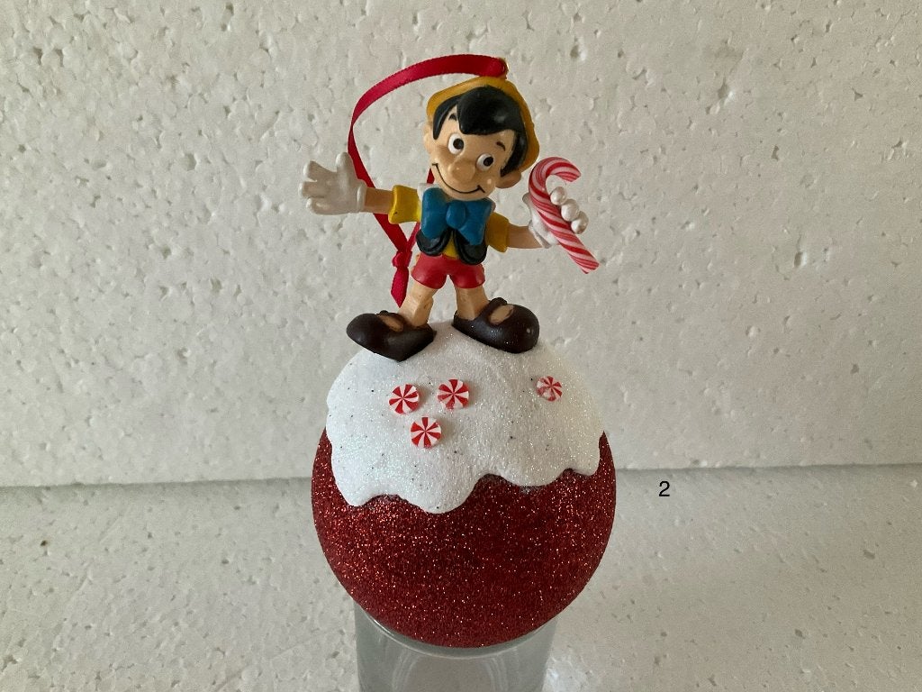 Disney Pinocchio - kerstbal - ornament nr2, Ophalen of Verzenden, Peter Pan of Pinokkio, Zo goed als nieuw, Beeldje of Figuurtje