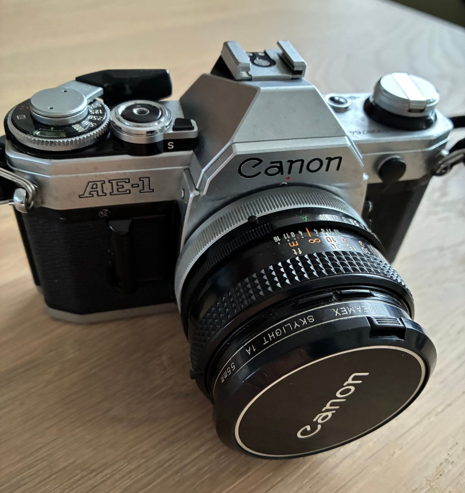 Canon AE-1 Analoge Spiegelreflexcamera met 2 lenzen en flits, Ophalen of Verzenden, Zo goed als nieuw, Spiegelreflex, Canon