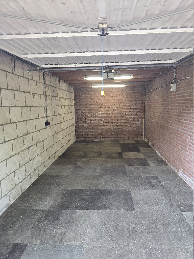 Te huur nette garagebox in Amersfoort voorzien van elektra, Huizen en Kamers, Garages en Parkeerplaatsen, Utrecht