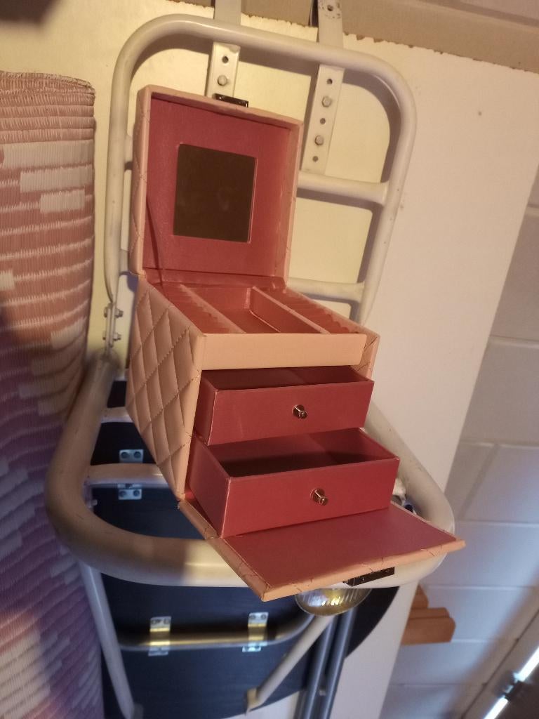 Mooie roze bijoux doos ong 20x20, Ophalen of Verzenden, Gebruikt, Roze, Met spiegeltje(s)