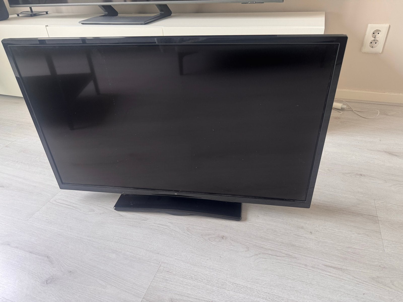 OK. 32 inch LED TV / Monitor – HDMI – DVB-T/C, Gebruikt, 50 Hz, HD Ready (720p), Ophalen