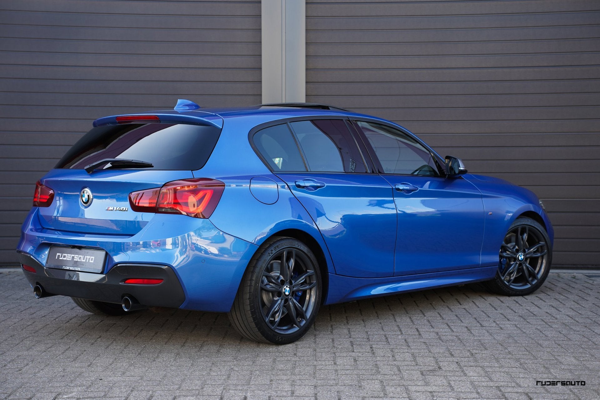 BMW 1-serie M140i LCI2 | Schuifdak | Navi Pro | Camera | Est, Achterwielaandrijving, Gebruikt, Beige, Blauw