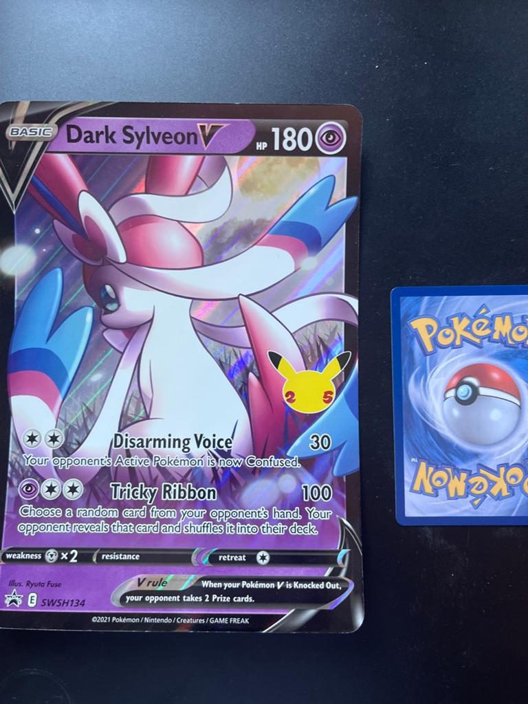 Dark Sylveon V SWSH134 Celebrations Pokémon Kaart, Ophalen of Verzenden, Zo goed als nieuw, Losse kaart