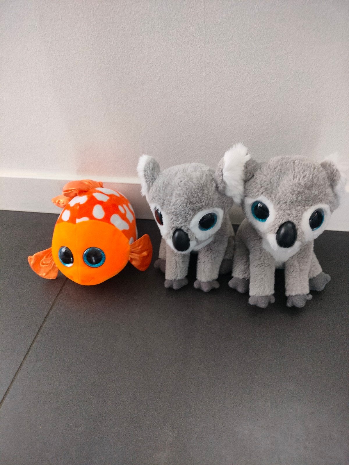 Leuke knuffels: 2 koala's en 1 vis, Ophalen, Grijs, Zo goed als nieuw, Middelgroot (20 tot 80 cm)