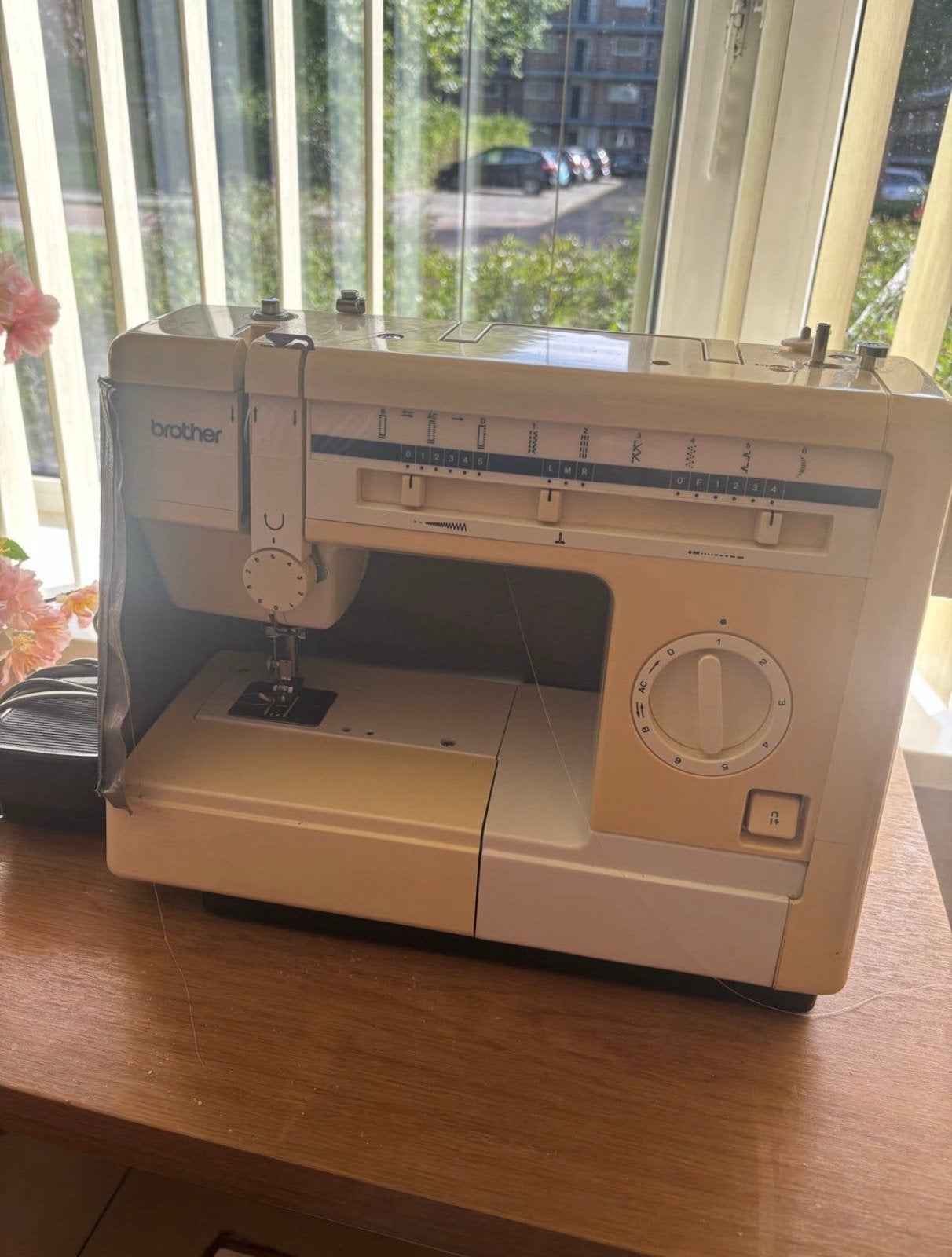 Brother naaimachine met uitklapbare naaitafel, Ophalen of Verzenden, Gebruikt, Naaimachine, Brother