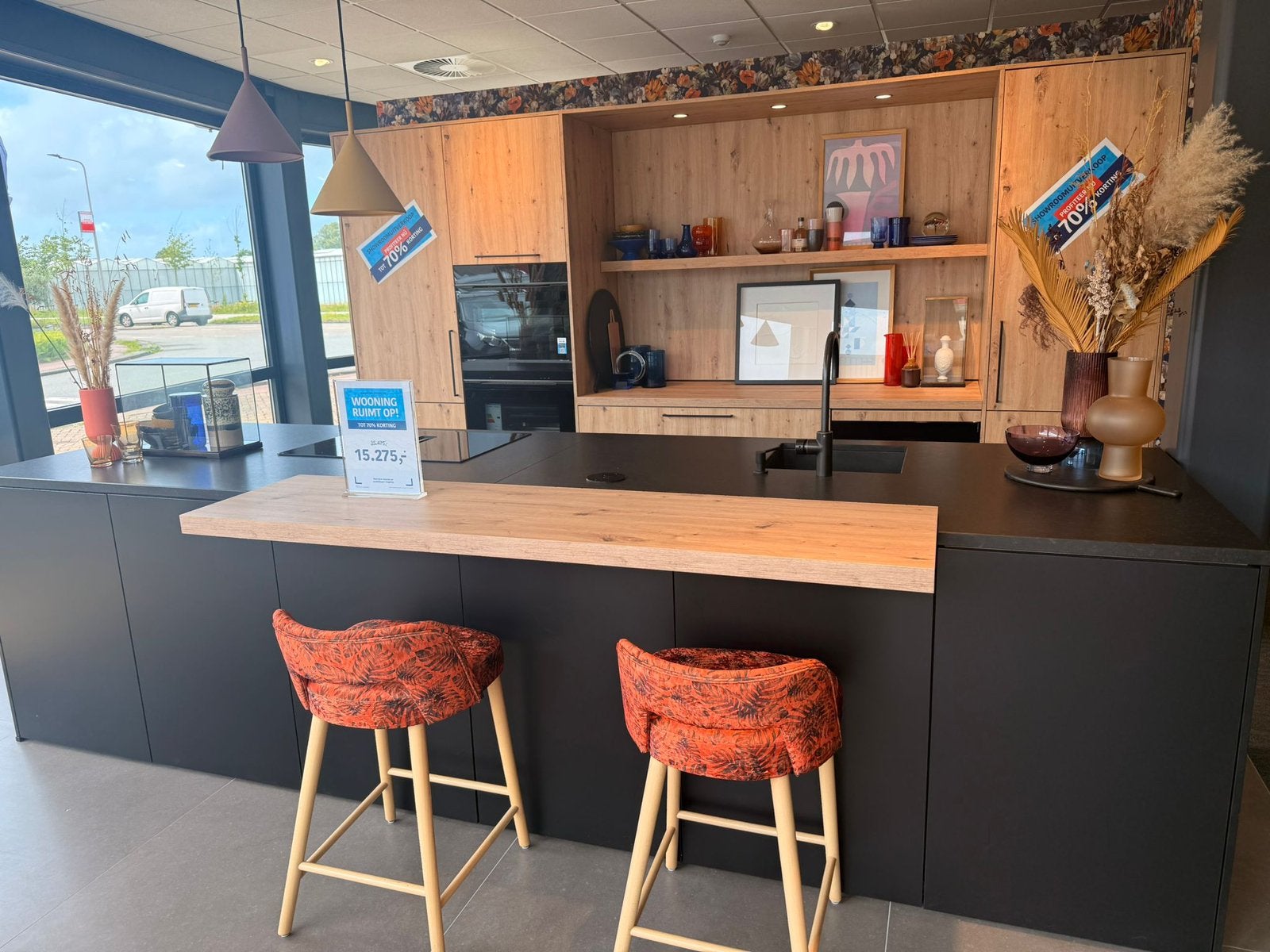 Showroom keuken 367cm eiken/zwart/graniet Siemens apparatuur, Ophalen, Bruin, Overige typen, Met kookeiland