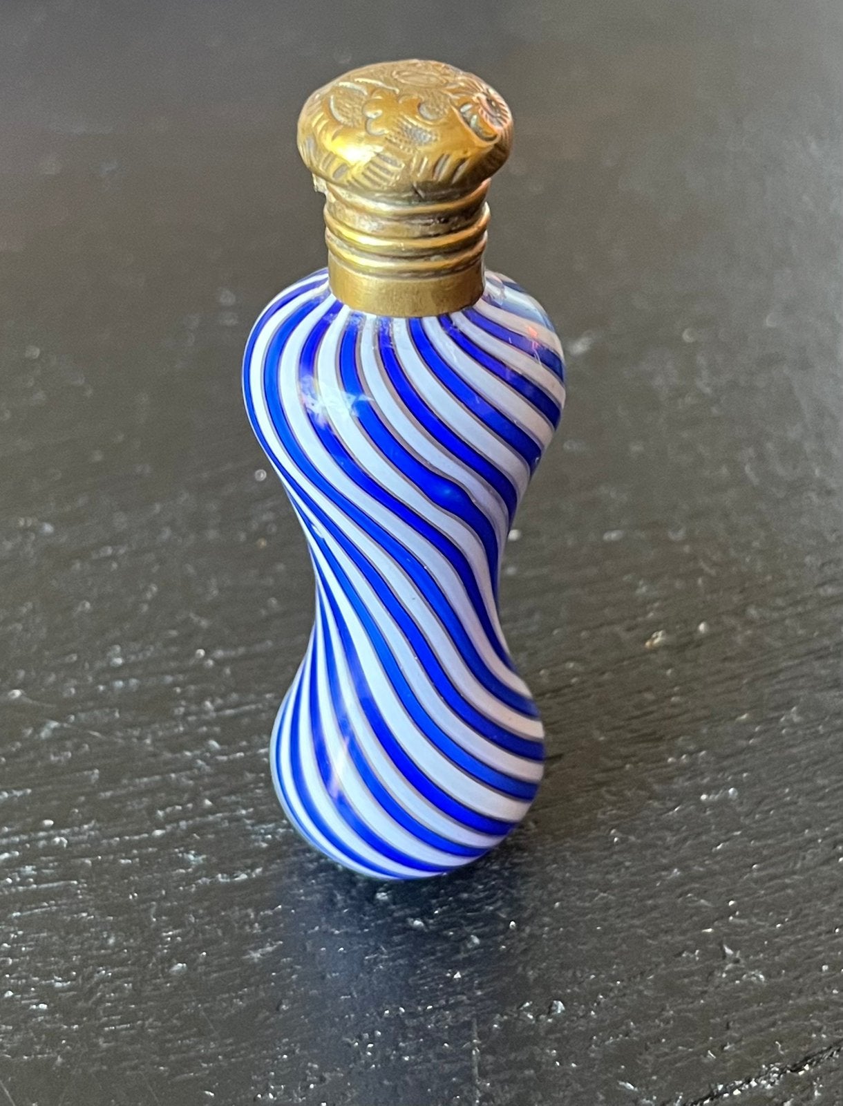 ANTIEK Victoriaans Latticino parfumflesje, Verzenden